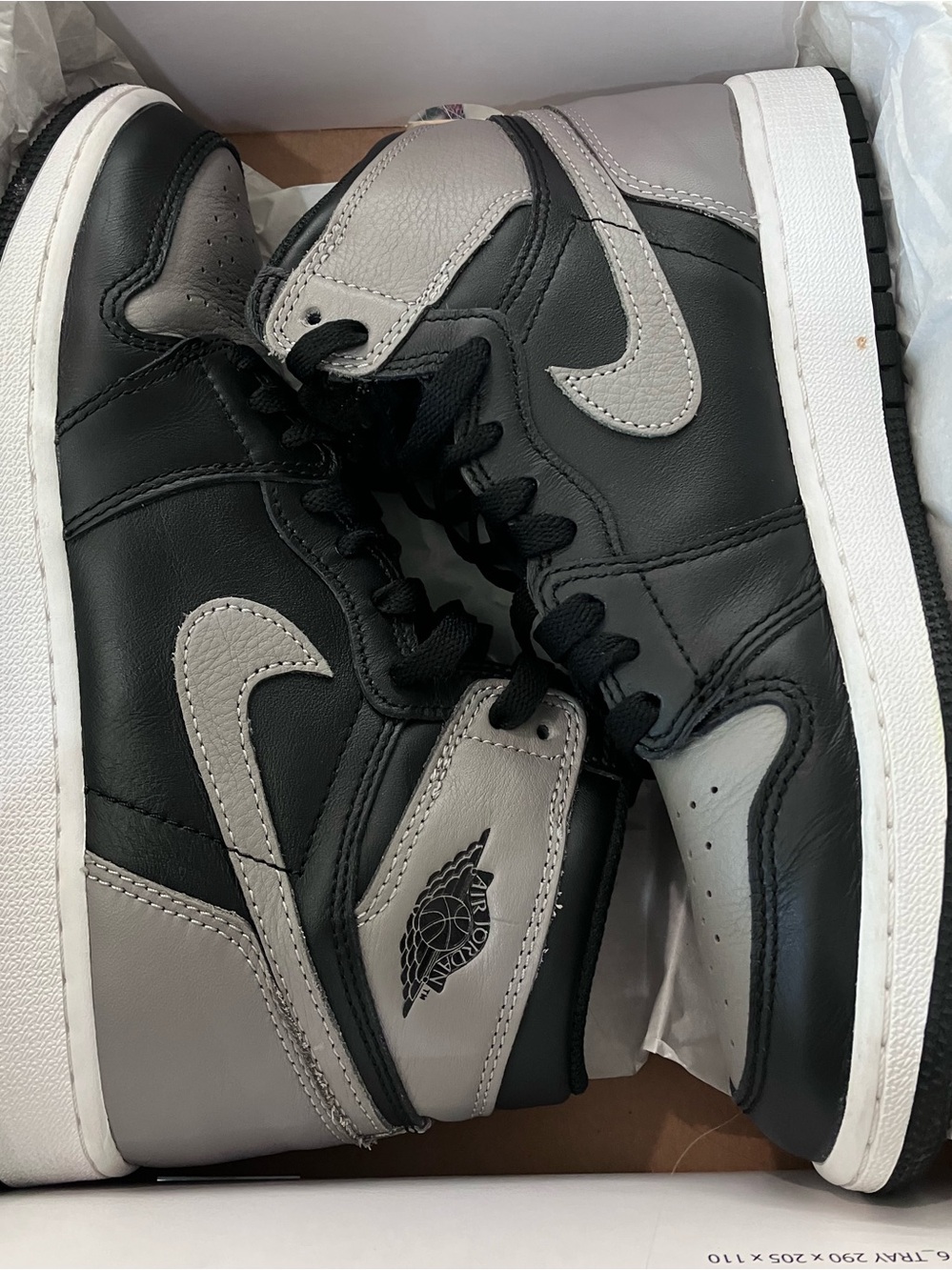 Women’s Air Jordan 1 Retro High Shadow Size 7.5 - Picture 8 of 9